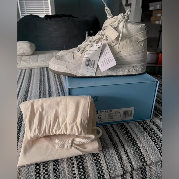 NWB/NWT: Adidas X Ivy Park Forum Mid Sneakers - Picture 5 of 12